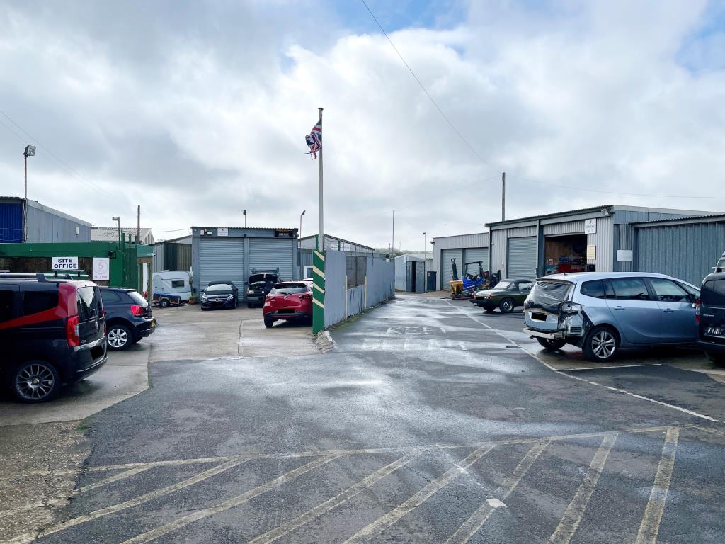 Lot: 112 - ESTABLISHED COMMERCIAL SITE PRODUCING STRONG INCOME - Entrance to yard with parking and site office